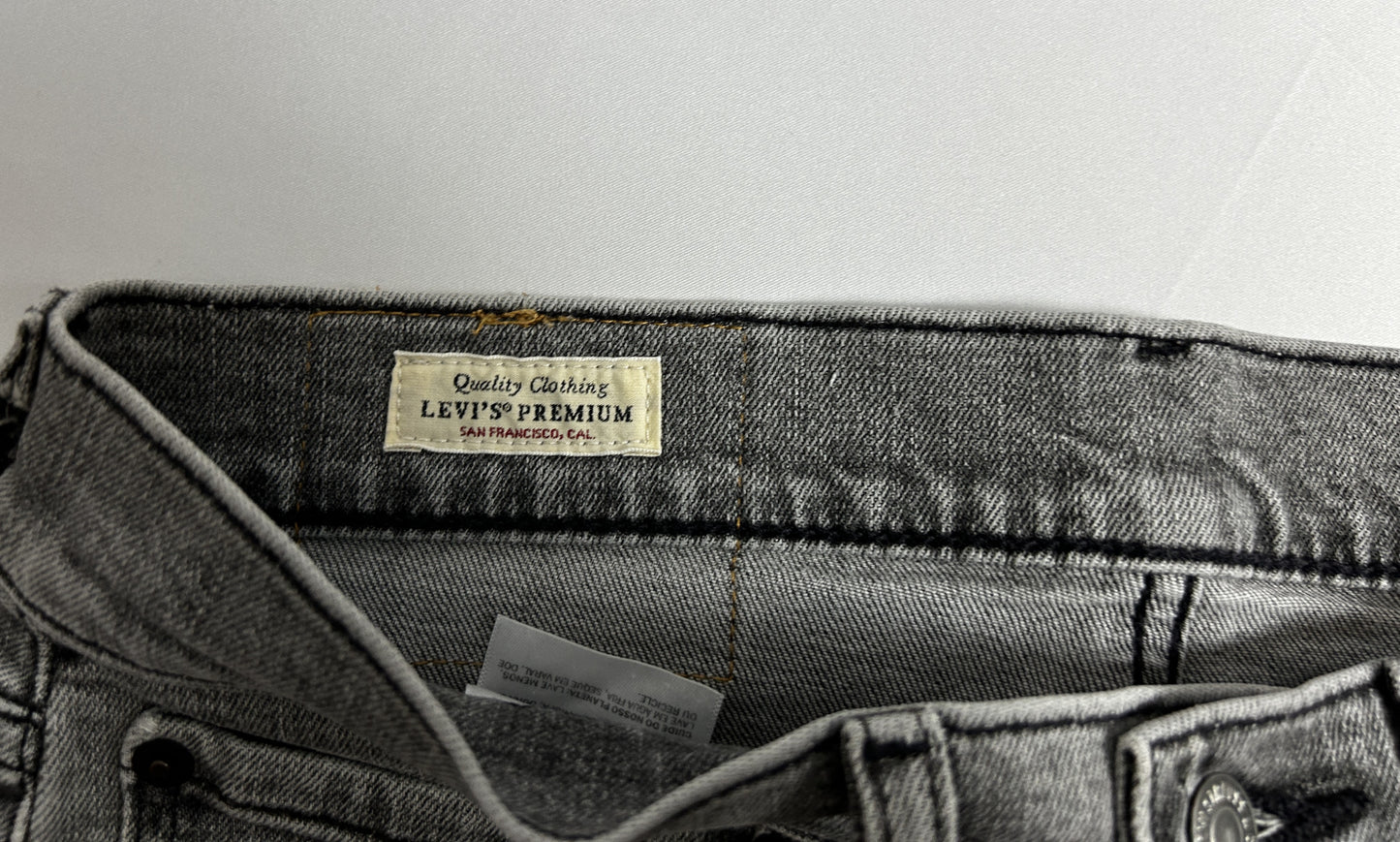 Jeans Lévi's 519 Taille 29/32 Gris