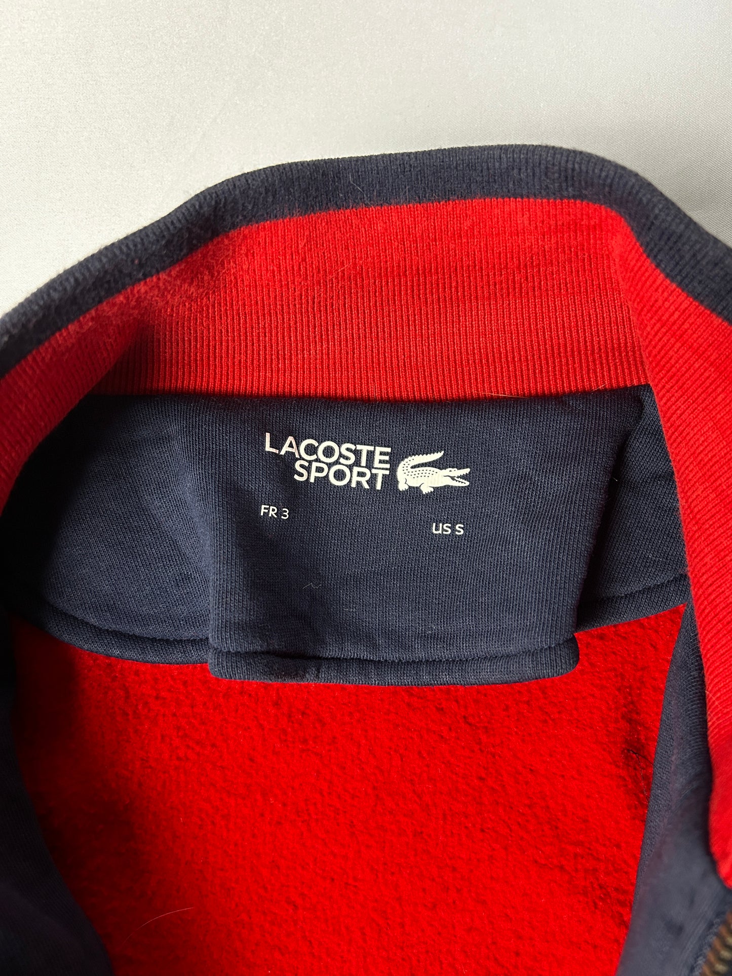 Veste zippé Lacoste Taille S Bleu Marine et rouge